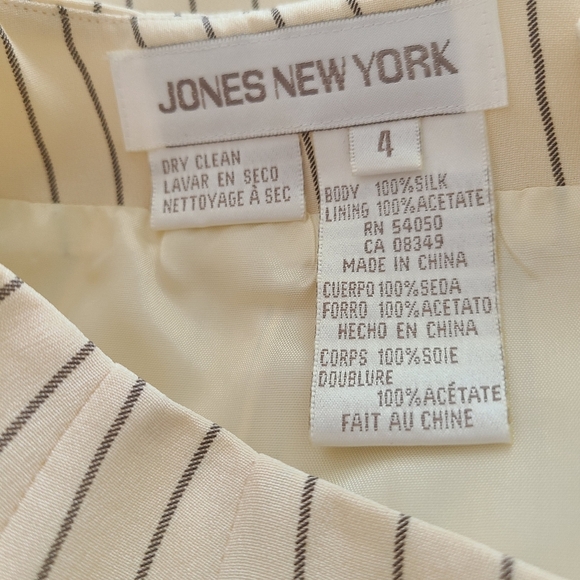 Vintage 100% Silk Pinstripe 2 Pc Suit • Jones New York • Cream & Olive • Size 4 - Picture 8 of 8